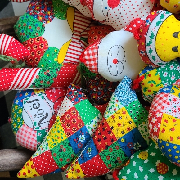 24 Vintage Plush Christmas Ornaments - Picture 4 of 7